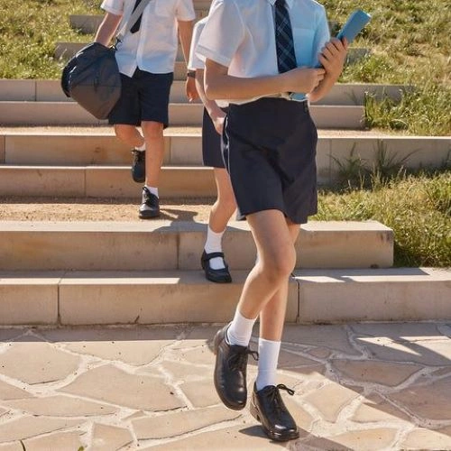 چطور کفش مدرسه ای بچه گانه را انتخاب کنیم؟