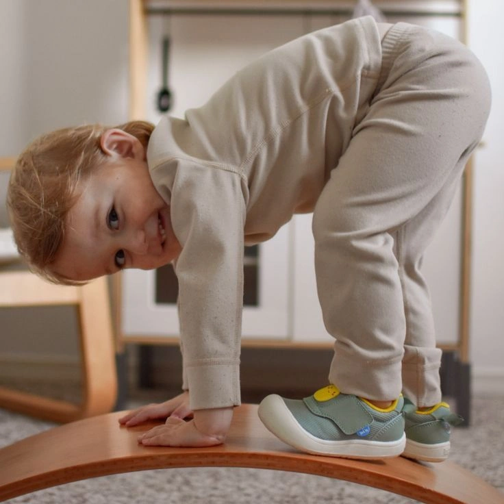 چگونه کفش بچه گانه مناسب برای رشد پای کودک انتخاب کنیم؟