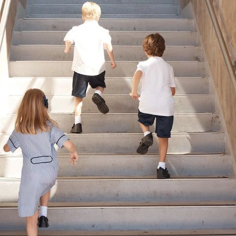 چطور کفش بچه گانه مناسب  برای مهمانی ها و مجالس انتخاب کنیم؟