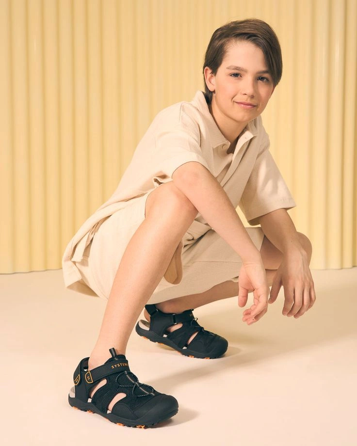 چرا کفش های بچه گانه با زیره ضد لغزش انتخاب بهتری هستند؟