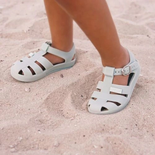 صندل بچه گانه برای تابستان: راهنمای انتخاب سایز و مدل مناسب برای پای کودک