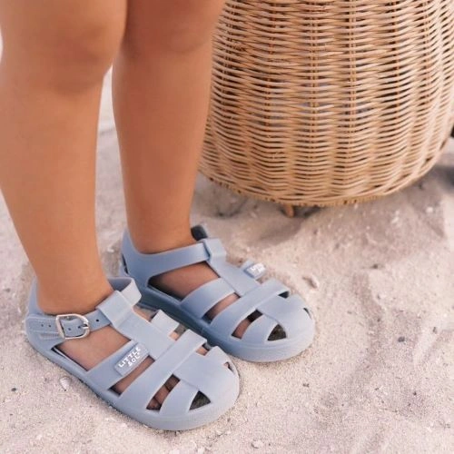 صندل بچه گانه برای تابستان: راهنمای انتخاب سایز و مدل مناسب برای پای کودک